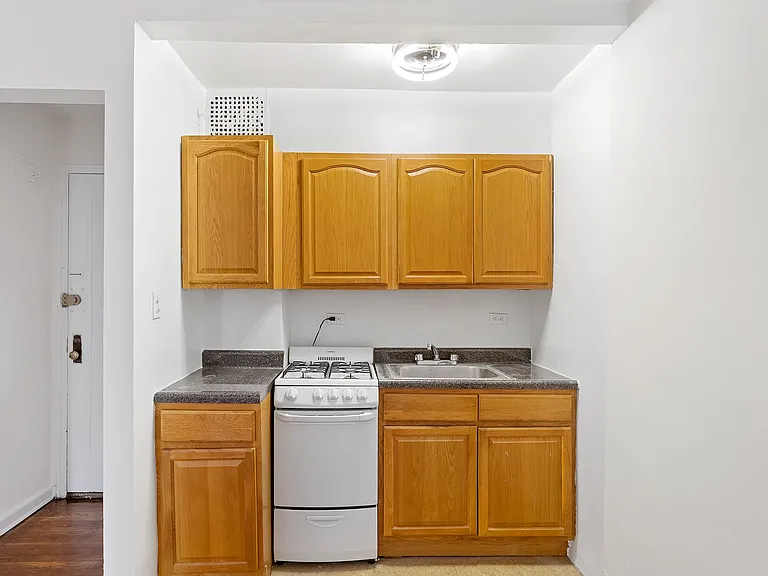 2705 Kings Hwy #6M — Photo 3