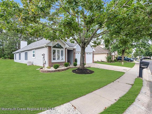 3rd image of 2240 S Chanticleer Ct