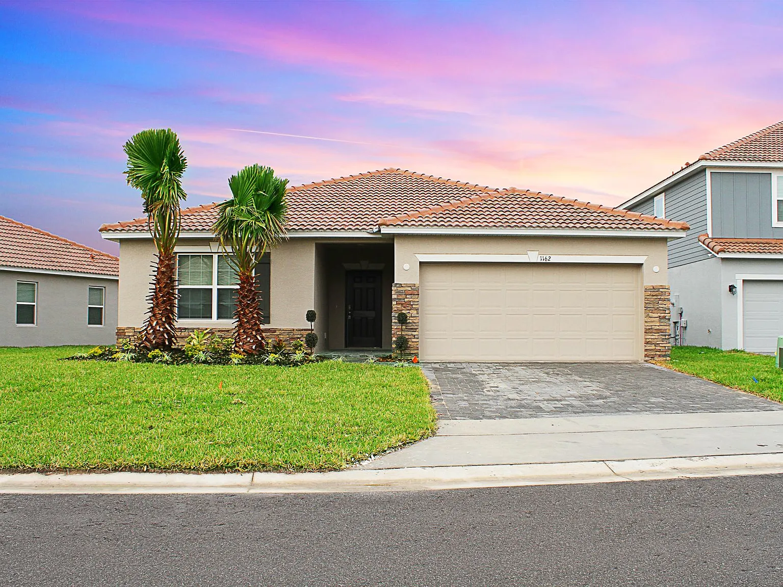 4 bed, 1876 sqft, $2,200 — Photo 1