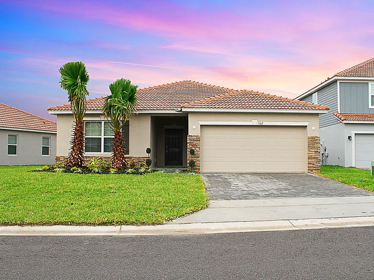 1162 Oak Bluff Dr — Photo 1