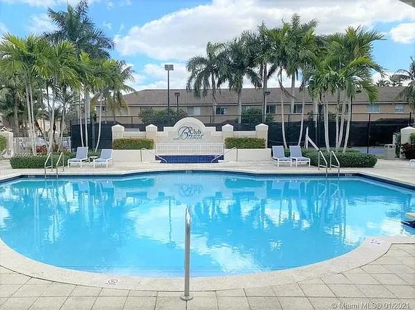 5650 NW 115th Ct APT 208