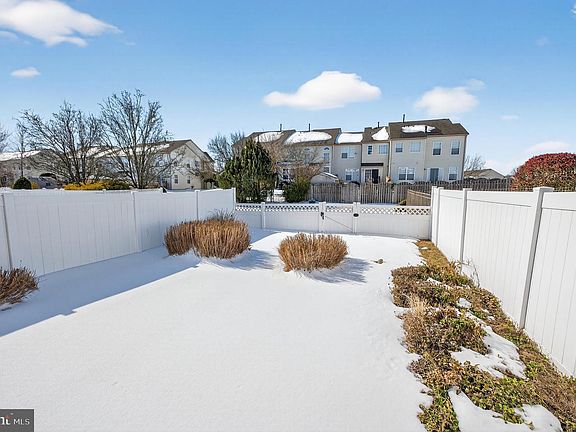 3rd image of 153 Sequoia Dr