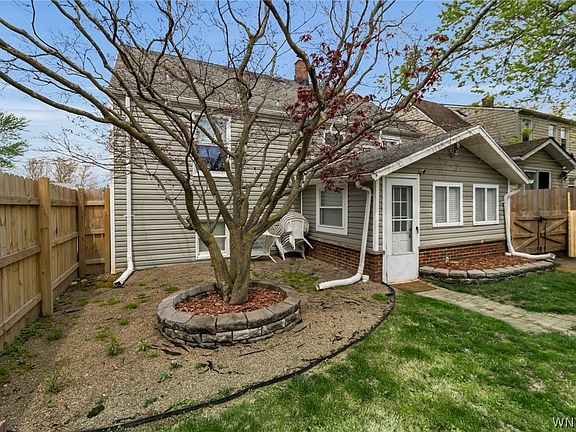 3rd image of 1127 Cleveland Dr