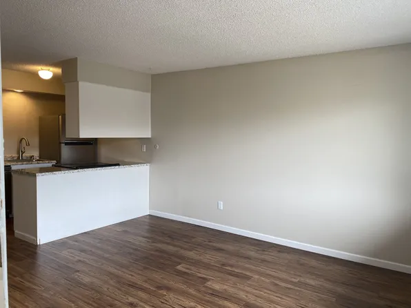 717 SW 6th St #6, Newport, OR 97365