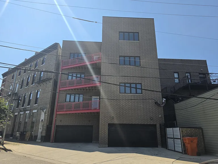 2910 S Archer Ave #3A — Photo 4