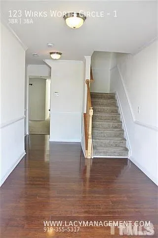 3 bed, 2.5 bath, 2456 sqft, $2,195 — Photo 3