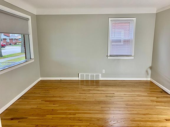 5th image of 14642 Belmont Ave