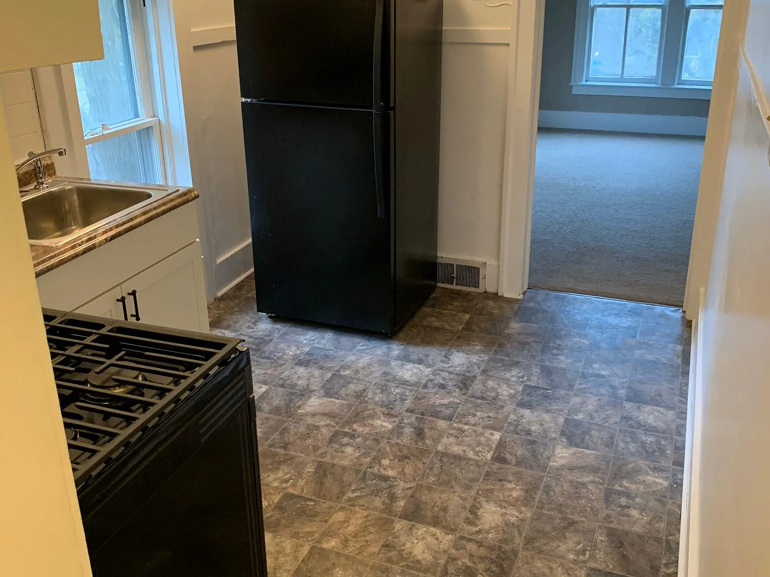 611 Oak St — Photo 3