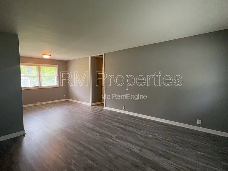 3413 N Milton St — Photo 2