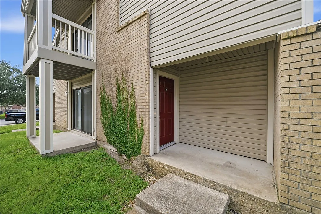 2 bed, 999 sqft, $925 — Photo 1