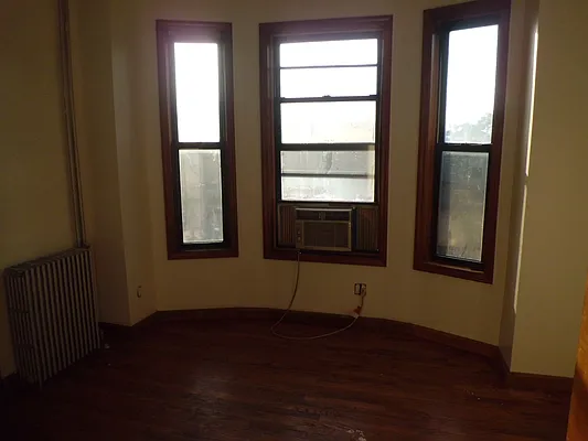 Rented by Maximus Realty Group | media 53