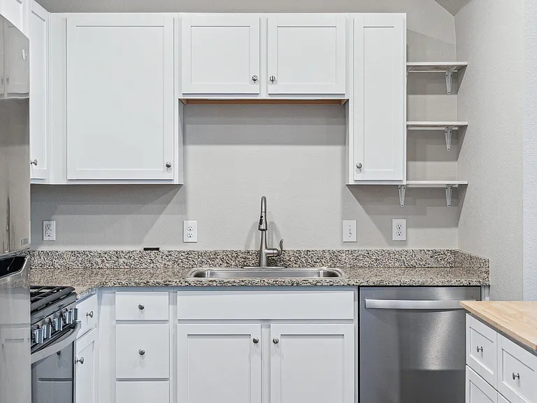 1050 Oak Cir — Photo 12