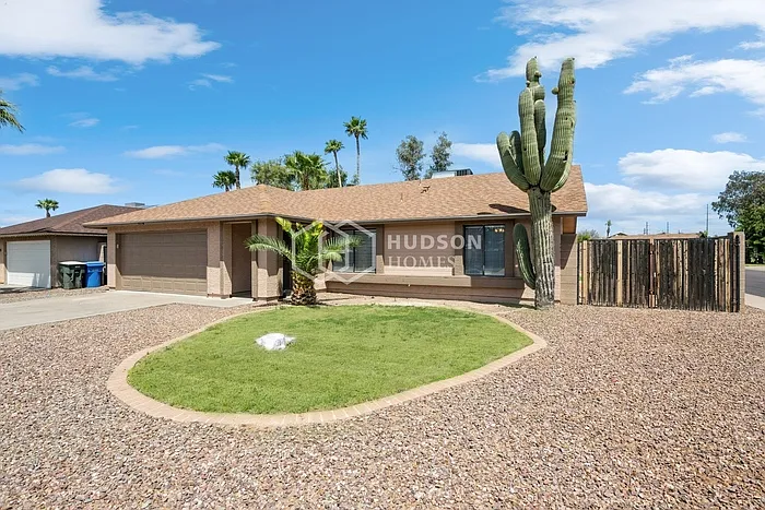 3 bed, 2.0 bath, 1402 sqft, $2,310 — Photo 3
