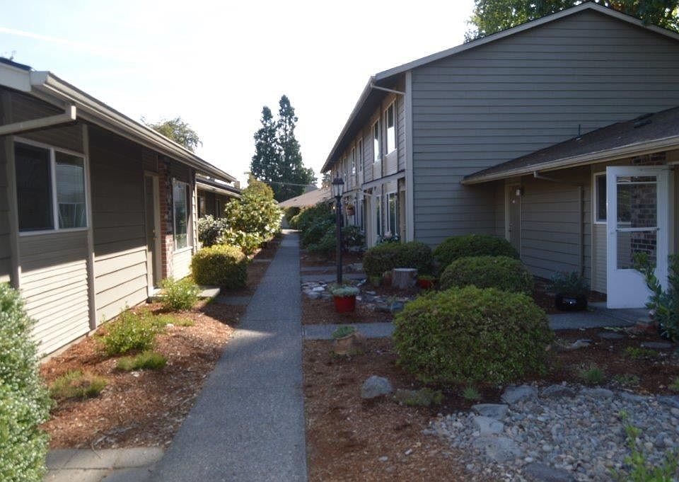 1st image of 1649 NE Barberry Dr APT 3