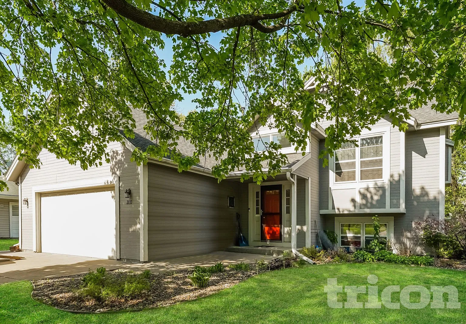 2110 Helmo Avenue N Oakdale MN — Photo 1