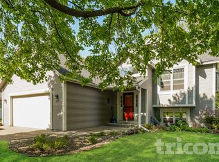 2110 Helmo Ave N, Oakdale, MN 55128