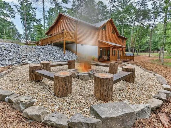 345 Farmer Cir, Mineral Bluff, GA 30559
