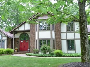 8571 Lakeview Dr, Broadview Heights, OH 44147