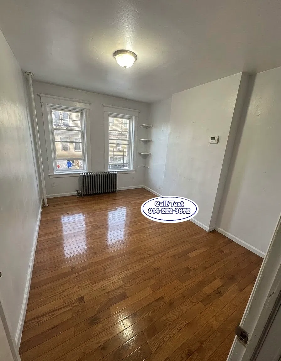 3 bed, $2,700 — Photo 1