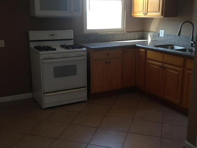 2135 7th Ave — Photo 10