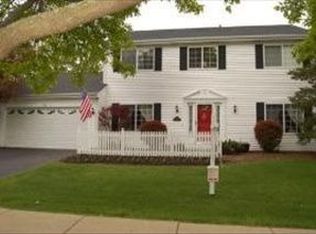 486 Parkside Dr, Carol Stream, IL 60188