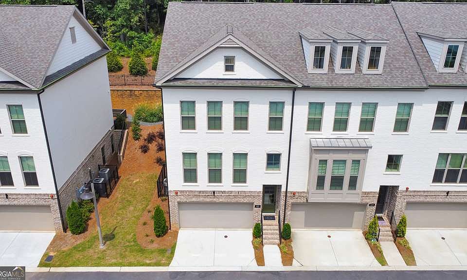 1st image of 413 Bishop Ln