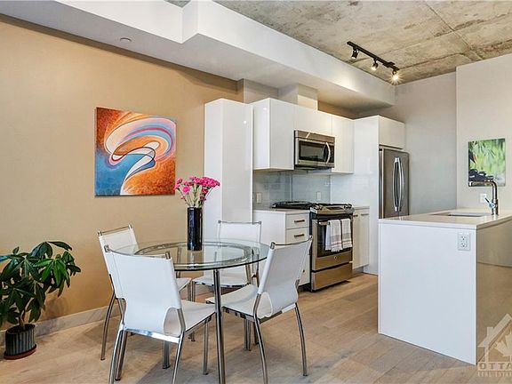 5th image of 224 Lyon St N #1207
