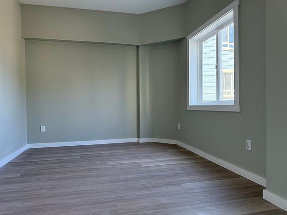4th image of 4434 Fulton St #11