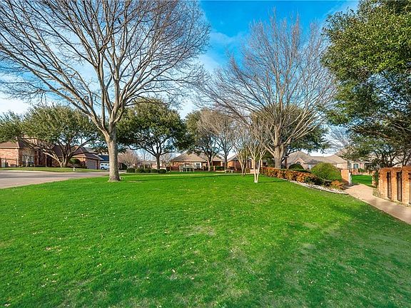 3rd image of 733 Village Green Dr