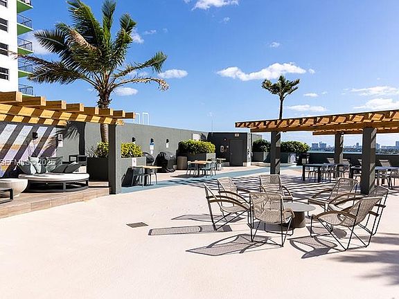 3rd image of 1750-1750 N Bayshore Dr #53