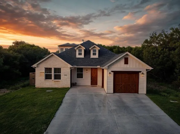 5609 San Jacinto Dr, Granbury, TX 76048