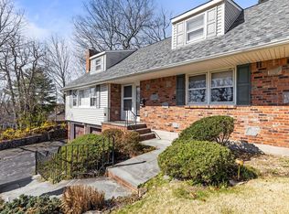 6 Farview Ave, Bayville, NY 11709