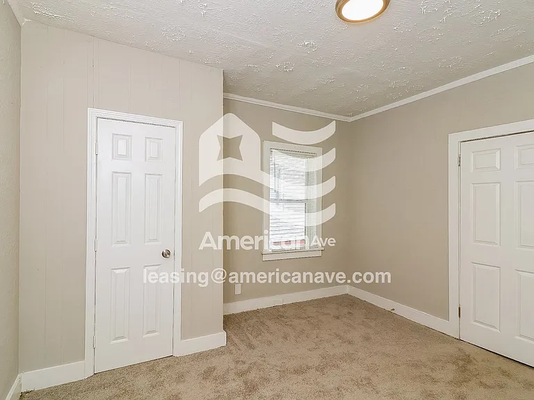 1815066_009_wm_-_main_bedroom_12930301.jpg