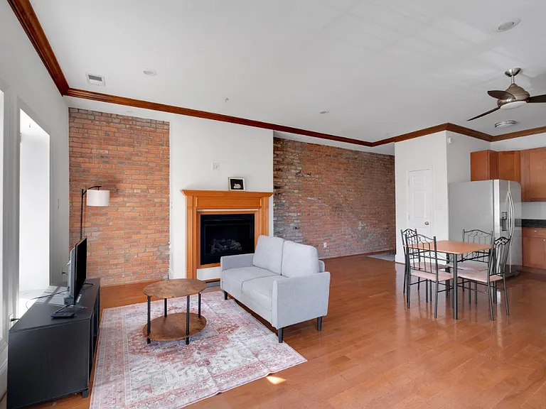 1337 Girard St NW #3 — Photo 2