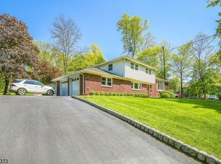6 Penwood Rd, Livingston, NJ 07039