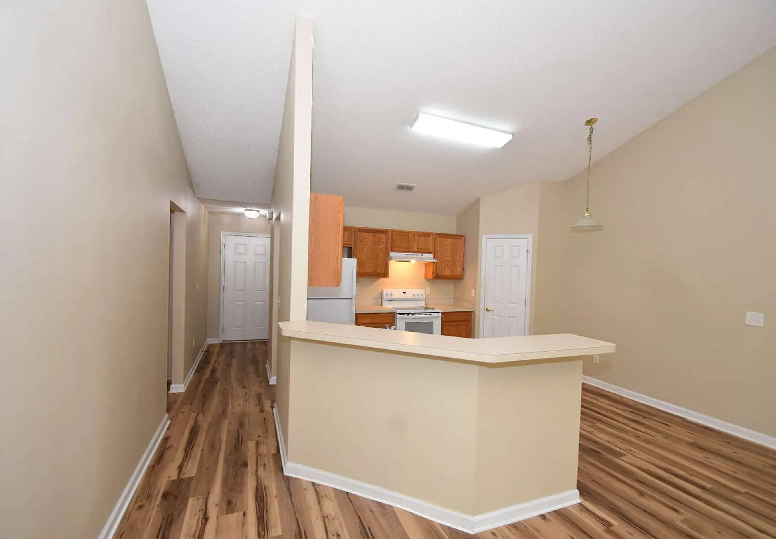 3 bed, 2.0 bath, 1220 sqft, $1,650 — Photo 2