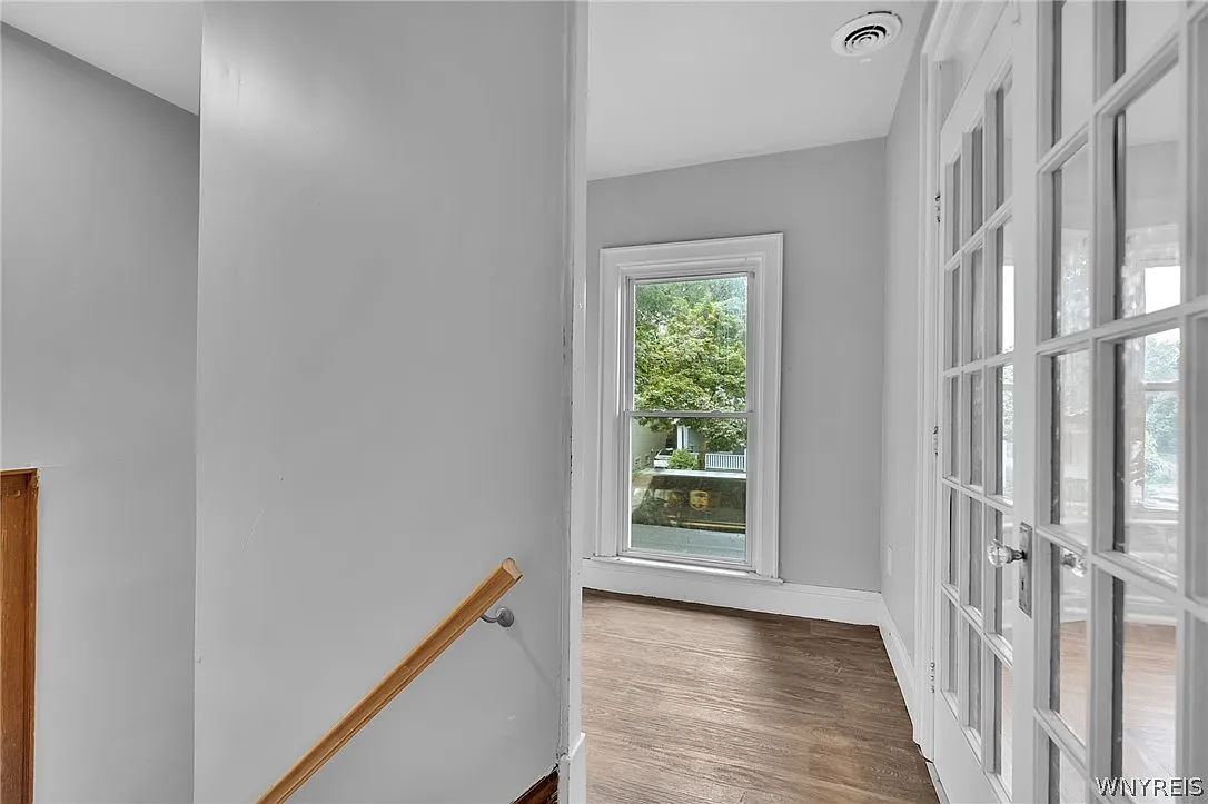 3 bed, 1.0 bath, 1325 sqft, $1,450 — Photo 4