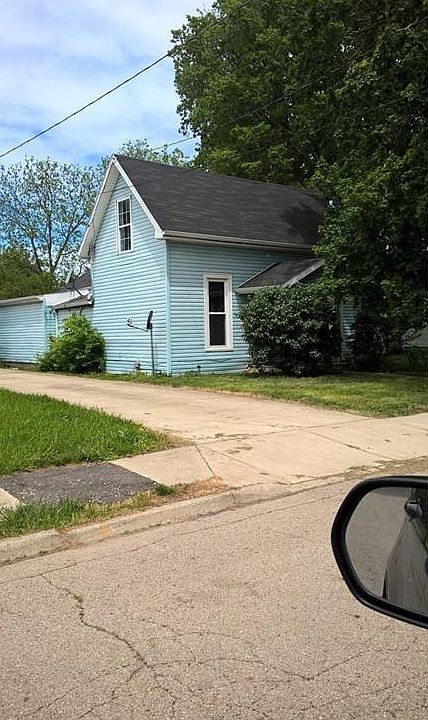 1st image of 928 S Walnut St