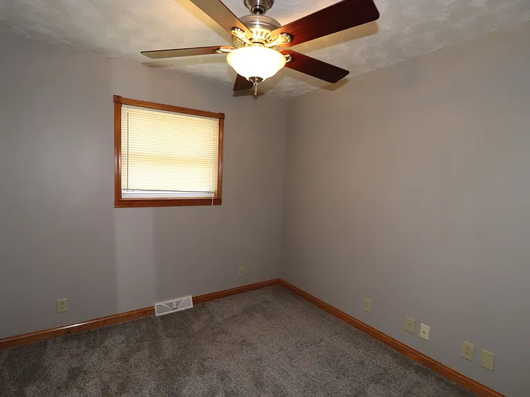 510 Maple St — Photo 17