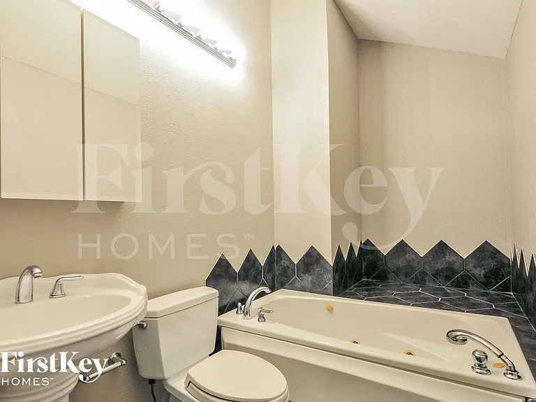 202 Barrington Dr — Photo 9