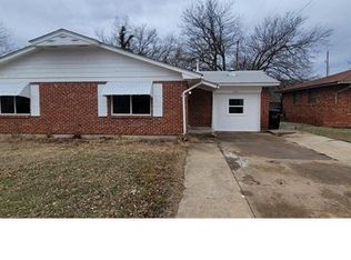 604 Armstrong St, Moore, OK 73160