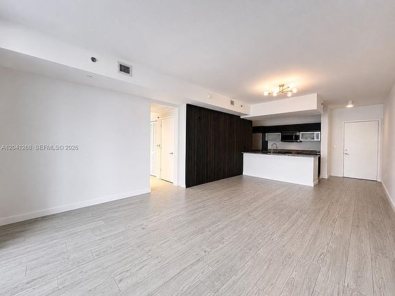 5th image of 951 Brickell Ave #192