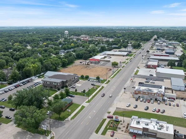 1208 E College Dr, Marshall, MN 56258