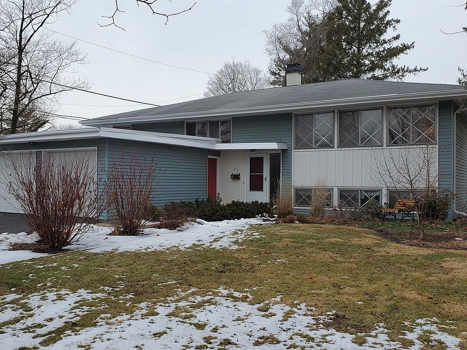 1st image of 29 Robin Hill Dr
