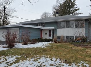29 Robin Hill Dr, Naperville, IL 60540