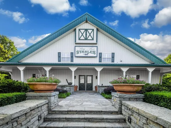 5382 E State Route 162, Santa Claus, IN 47579