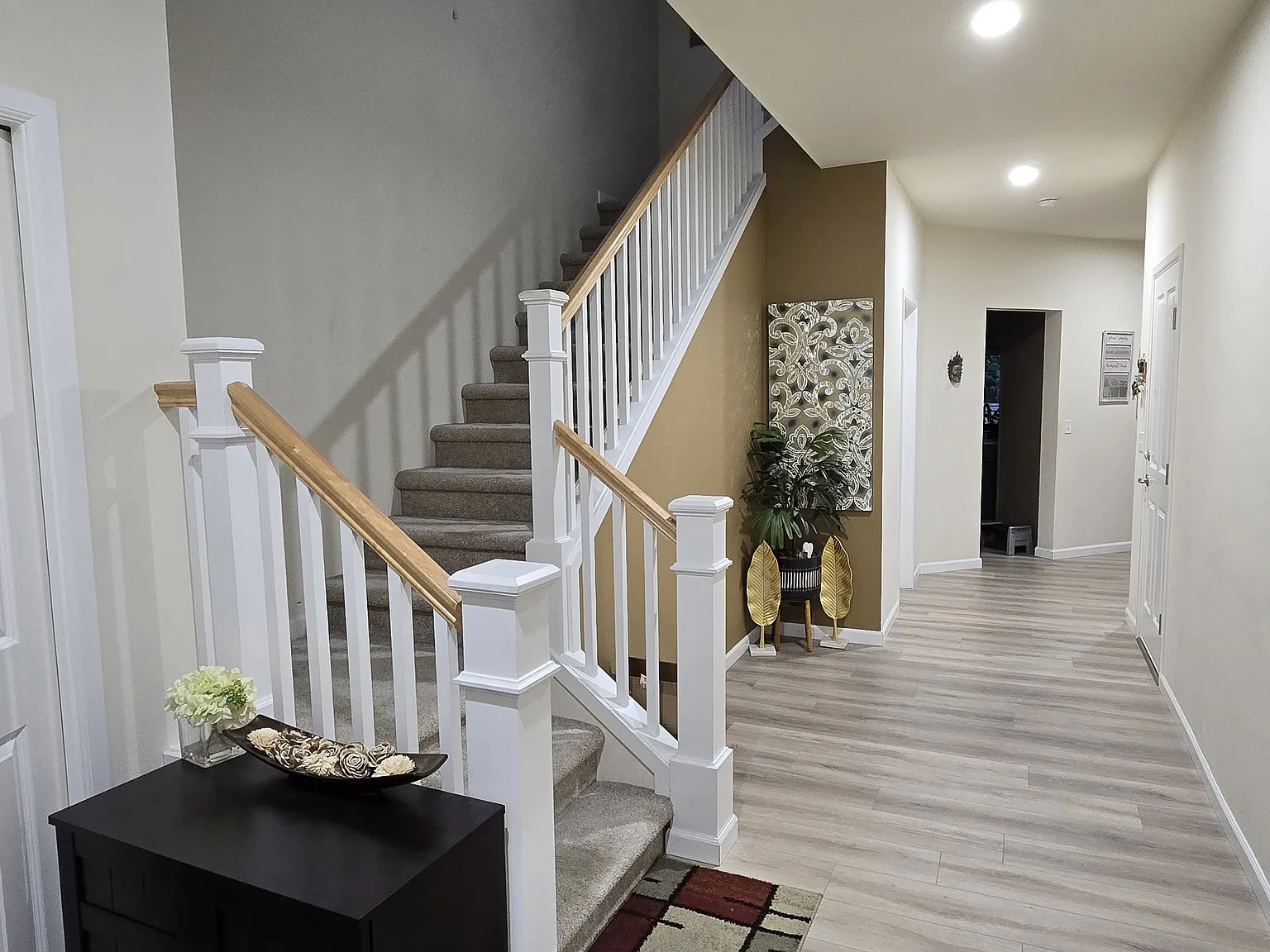 5 bed, 2424 sqft, $4,045 — Photo 2