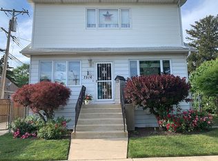 7516 W Roscoe St, Chicago, IL 60634