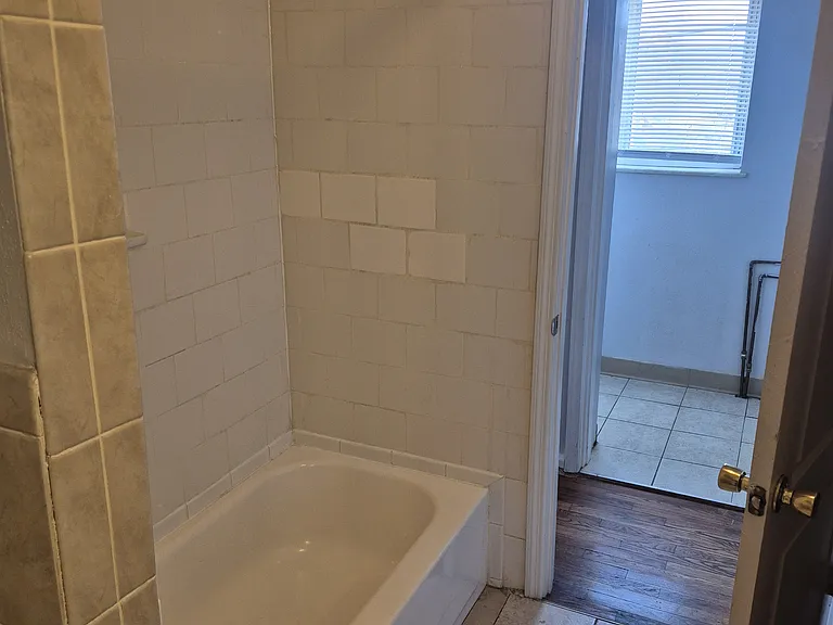 120 W Catalan St #118 — Photo 3