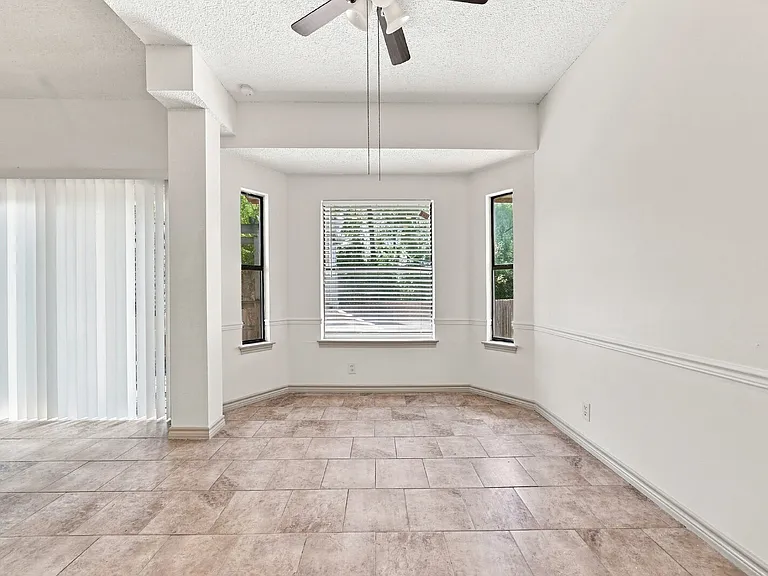 2207 Lancaster Gate Cv — Photo 33